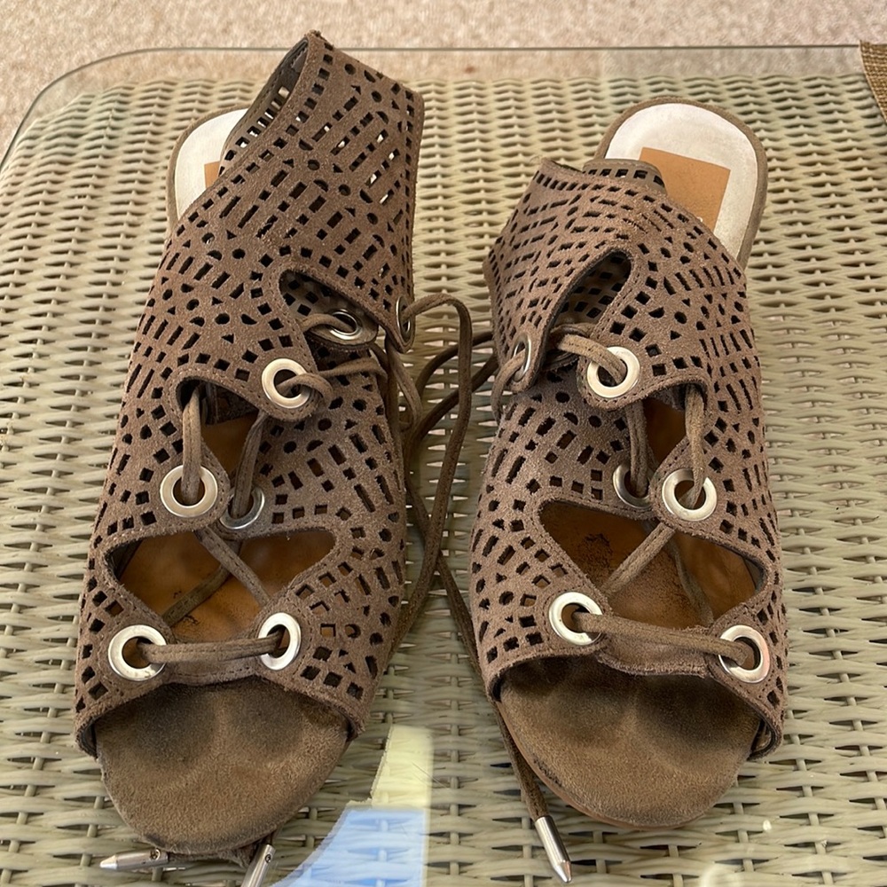 Dolce Vita Taupe Ankle Shoes. Size 8.